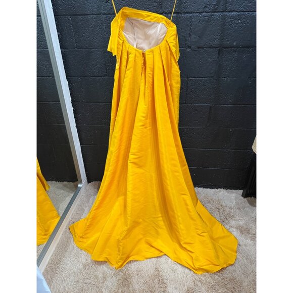 Carolina Herrera Fan Pleat Column Gown - Picture 8 of 9